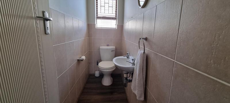 3 Bedroom Property for Sale in Fraaiuitsig Western Cape
